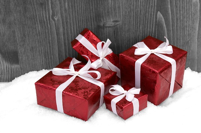 Gifts wrapped_pixabay